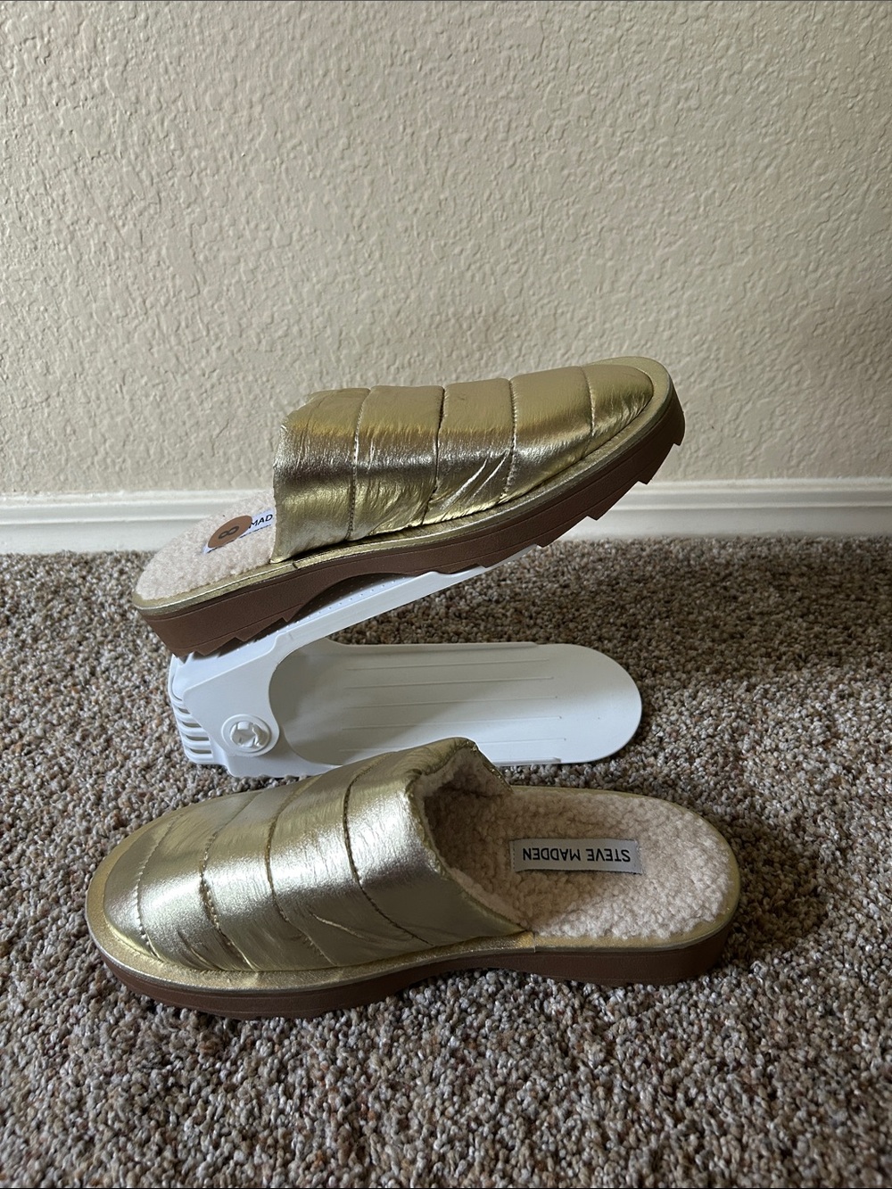 Steve Madden Chex Gold Metallic Quilted Faux Fur Lined Slide Slippers, size 8
